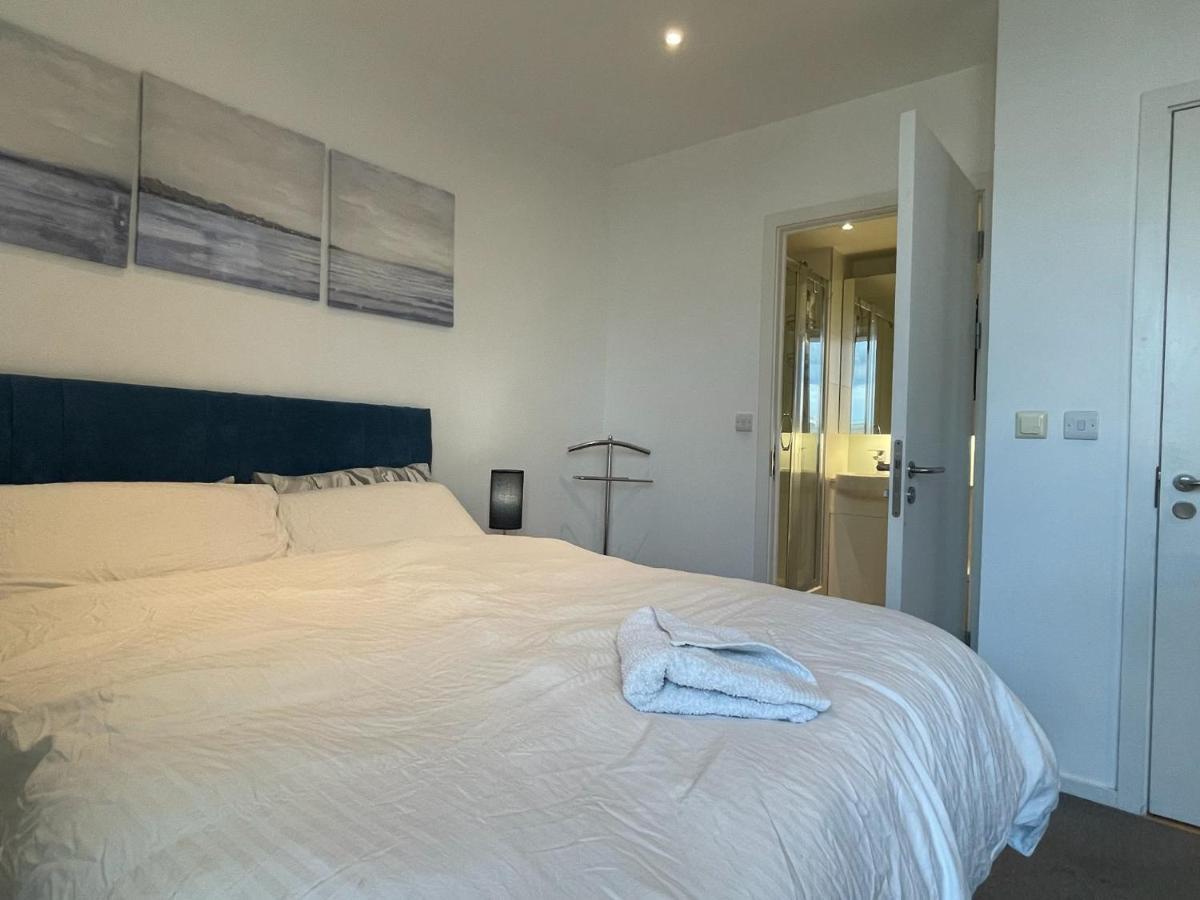 Luxury En-Suite Room Olympic Village In Shared Apartment ลอนดอน ภายนอก รูปภาพ