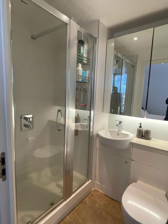Luxury En-Suite Room Olympic Village In Shared Apartment ลอนดอน ภายนอก รูปภาพ