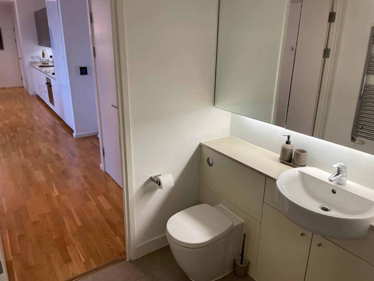 Luxury En-Suite Room Olympic Village In Shared Apartment ลอนดอน ภายนอก รูปภาพ