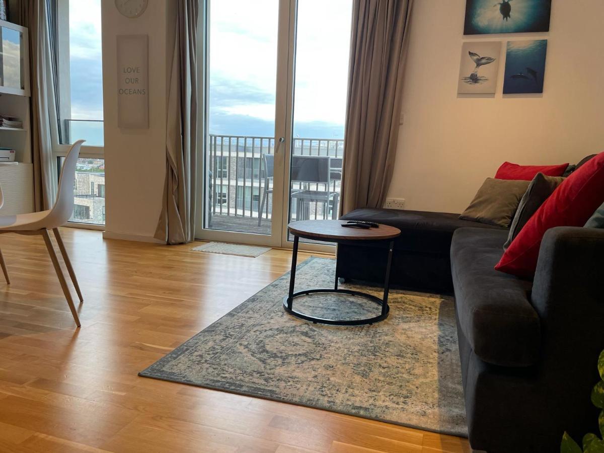 Luxury En-Suite Room Olympic Village In Shared Apartment ลอนดอน ภายนอก รูปภาพ
