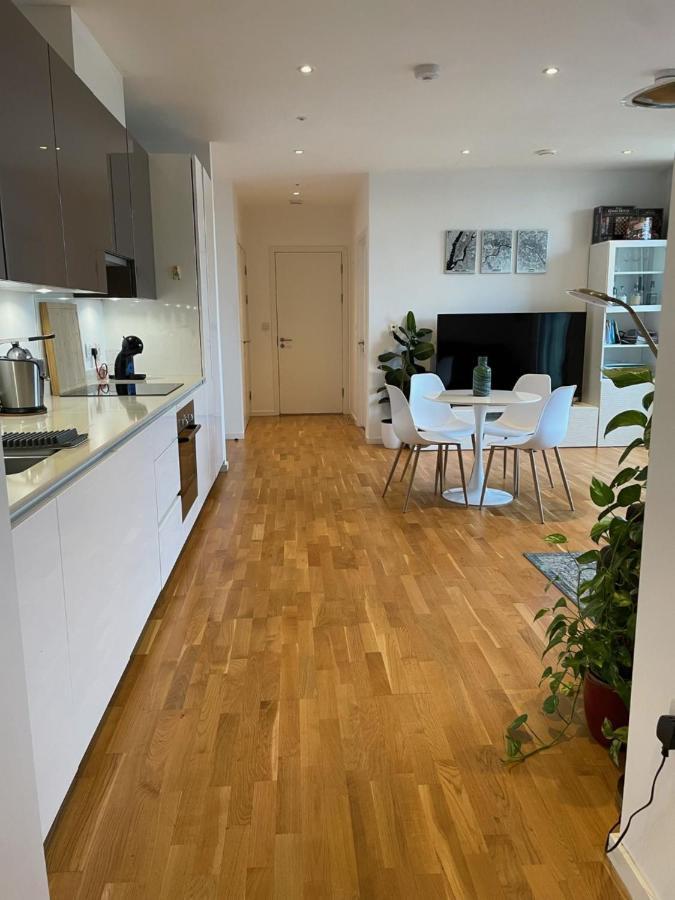 Luxury En-Suite Room Olympic Village In Shared Apartment ลอนดอน ภายนอก รูปภาพ