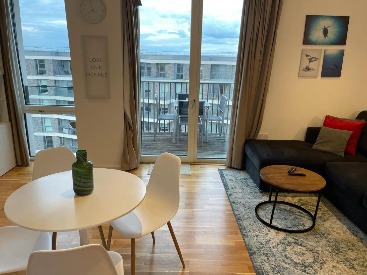Luxury En-Suite Room Olympic Village In Shared Apartment ลอนดอน ภายนอก รูปภาพ